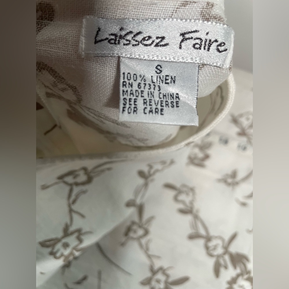 Linen floral Cream and Tan Button Back Short Sleeve Top - Picture 3 of 8